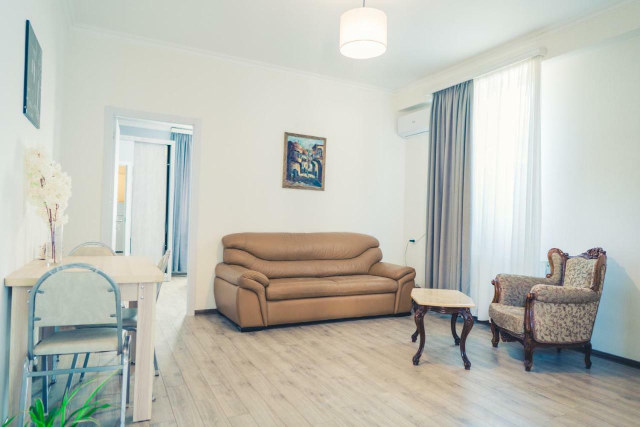 Tatias Apartments In The Downtown Tbilisi Exterior foto